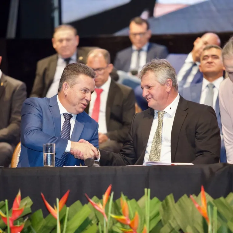 Mauro sanciona lei que permite atuação imediata da PM contra invasões