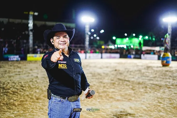 Câmara de Sinop homenageia locutor que narrou Barretos 2025 e destaca personalidades da educação