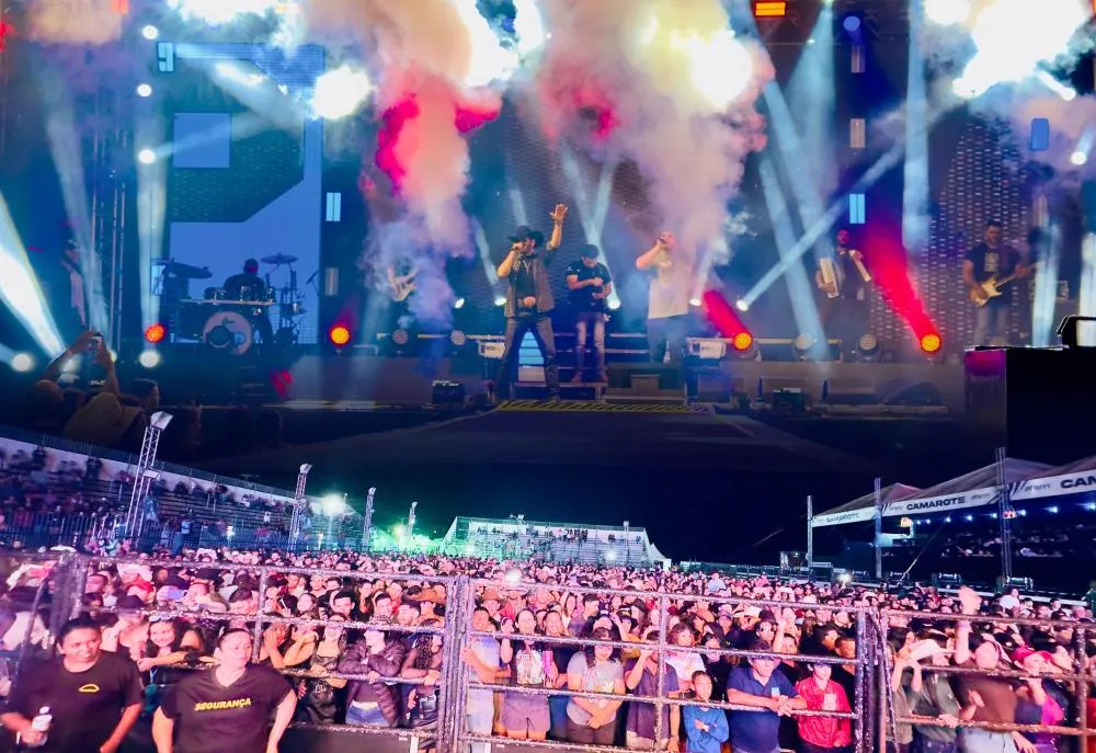 ExpoCanaã 2025 tem início com arena lotada e grande show com Pedro Paulo & Alex