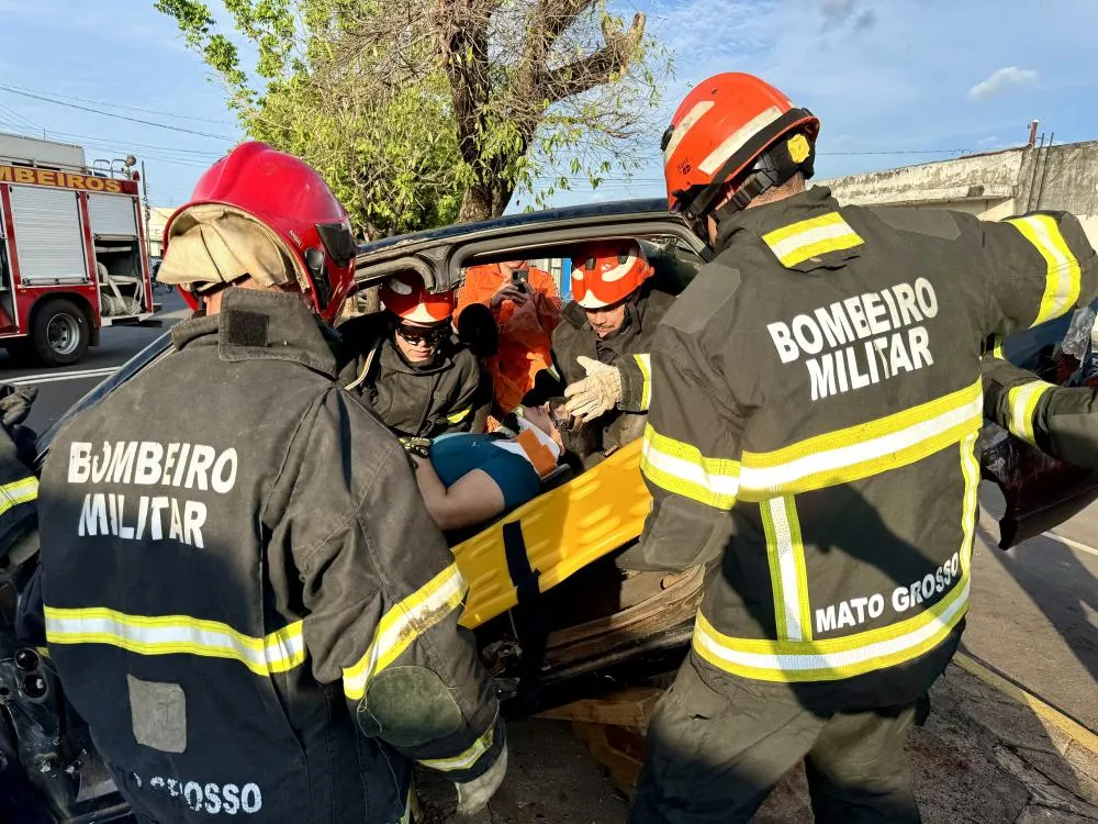 Bombeiros de Colíder realizam simulação de salvamento veicular durante Semana Nacional de Trânsito