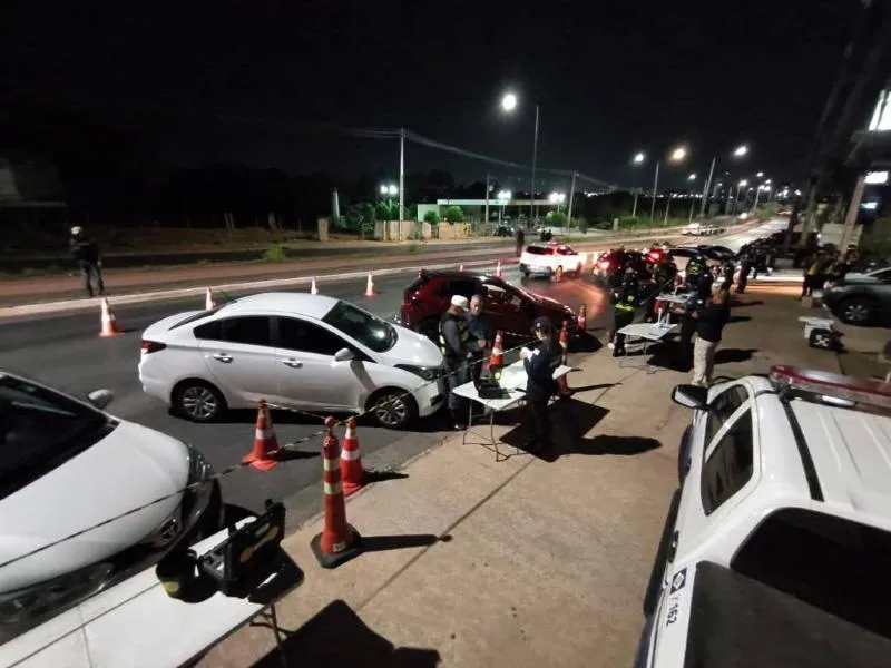 Operação Lei Seca prende dois motoristas por embriaguez e remove 34 veículos em Cuiabá