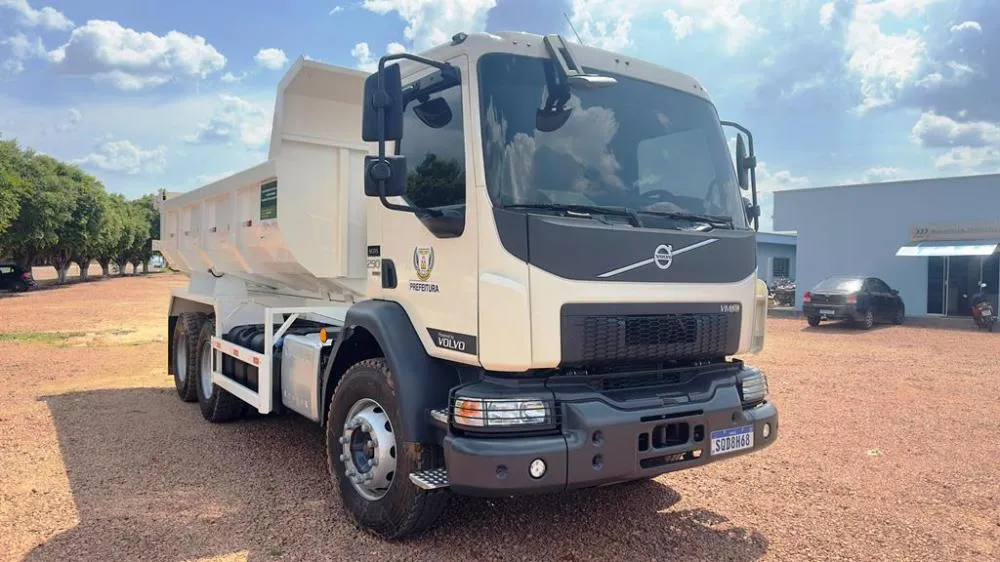 Prefeitura de Nova Canaã do Norte adquire caminhão 0 km para compor a frota municipal