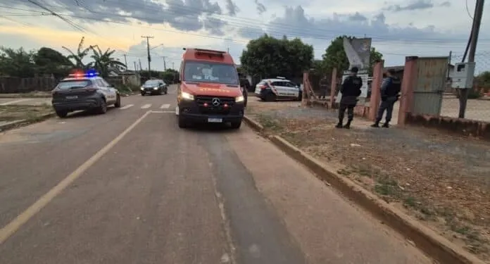 Homem é baleado após investir contra policial em base da PM em Sinop