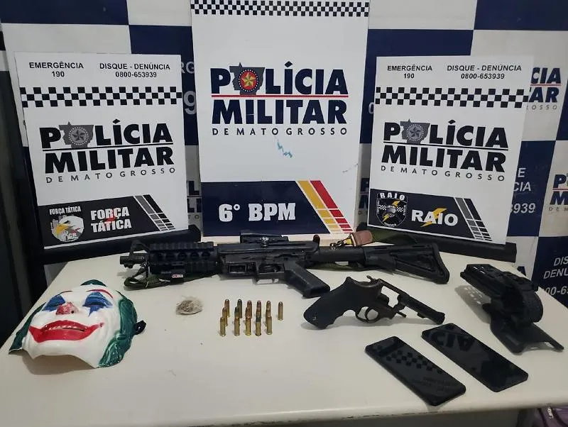 Polícia Militar prende três faccionados suspeitos por homicídio e apreende submetralhadora e revólver