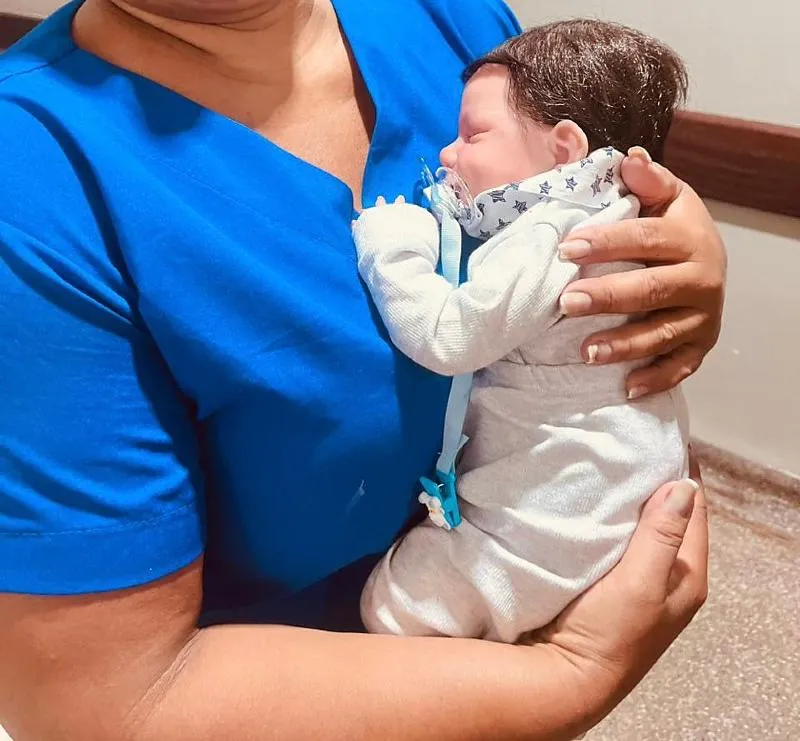 Mulher leva bebê reborn para consulta médica em UPA de Várzea Grande (MT): 'sintomas de gripe'