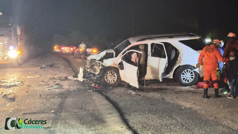 Acidente na BR-070 envolvendo 4 carros e ultrapassagem indevida deixa 3 mortos e 5 feridos