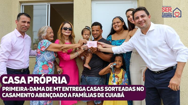 Primeira-dama de MT entrega casas sorteadas no Casamento Abençoado a famílias de Cuiabá